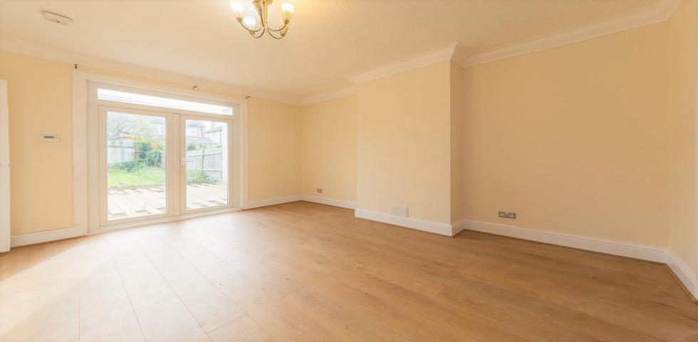 			NEW INSTRUCTION (Private Garden), 4 Bedroom, 1 bath, 1 reception Flat			 Fleetwood Road, DOLLIS HILL